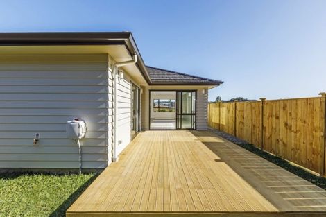 Photo of property in 12 Konoba Avenue, Kumeu, 0810