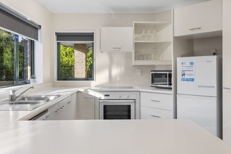 Photo of property in 30 Fairview Terrace, Waipahihi, Taupo, 3330