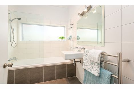 Photo of property in 52 Hawkesbury Avenue, St Albans, Christchurch, 8014