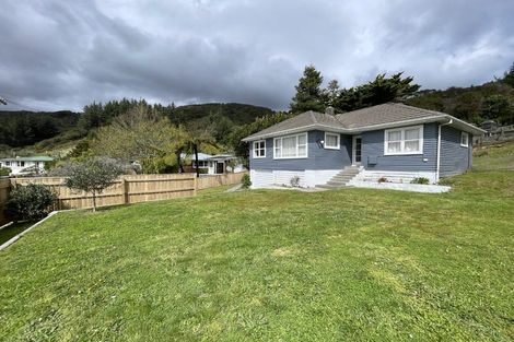 Photo of property in 6 Reid Road, Wainuiomata, Lower Hutt, 5014