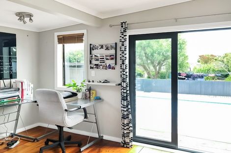 Photo of property in 27 Caius Avenue, Gonville, Whanganui, 4501