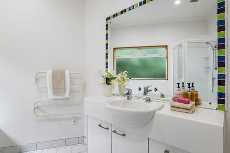 Photo of property in 71 William Bayes Place, Red Beach, 0932