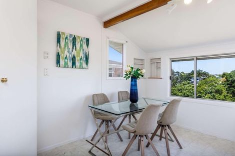 Photo of property in 2/18 Fowler Street, Northcote, Auckland, 0627