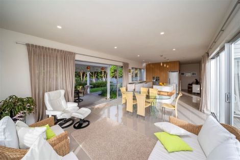 Photo of property in 16 Links Drive, Waiwhakaiho, New Plymouth, 4312