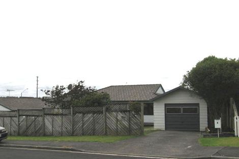 Photo of property in 1/2 Sevilla Place, Unsworth Heights, Auckland, 0632