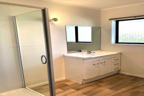 Photo of property in 1/61 Highland Park Drive, Highland Park, Auckland, 2010