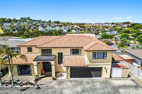 Photo of property in 11 Mackwell Road, Fairview Heights, Auckland, 0632