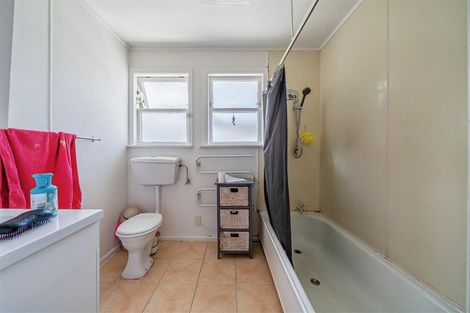 Photo of property in 5 Cypress Drive, Maungaraki, Lower Hutt, 5010
