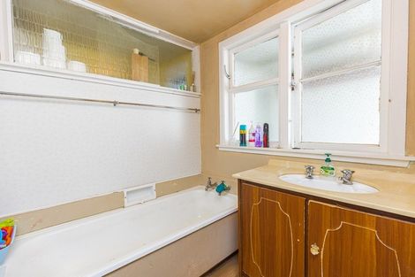 Photo of property in 215 Puriri Street, Castlecliff, Whanganui, 4501