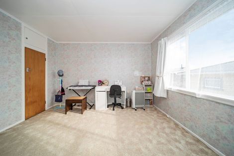 Photo of property in 1 Endeavour Street, Marfell, New Plymouth, 4310