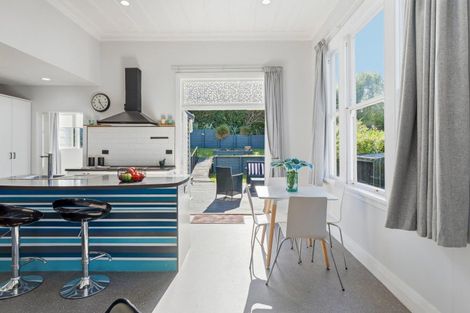 Photo of property in 53 Argyle Street, Mornington, Dunedin, 9011