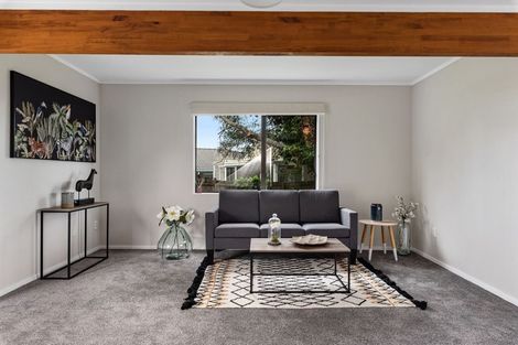 Photo of property in 2/92 Target Road, Totara Vale, Auckland, 0629