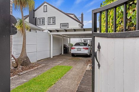 Photo of property in 15 Williams Street, Tauranga, 3110