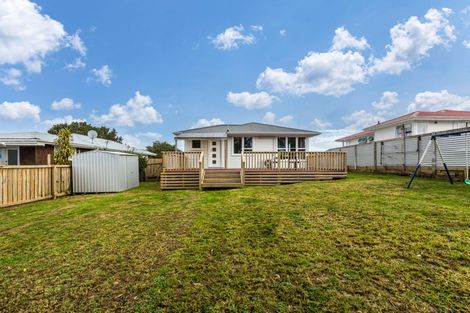 Photo of property in 32 Beauzami Crescent, Ascot Park, Porirua, 5024