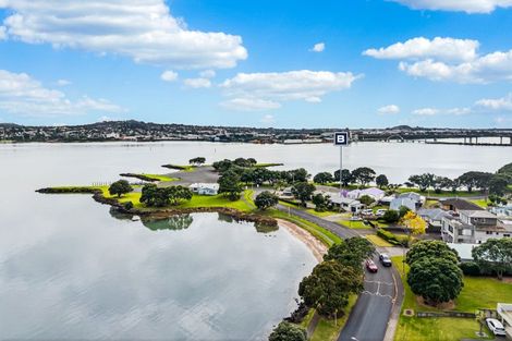Photo of property in 32b Kiwi Esplanade, Mangere Bridge, Auckland, 2022