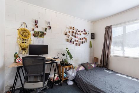 Photo of property in 3/94 Chivalry Road, Glenfield, Auckland, 0629