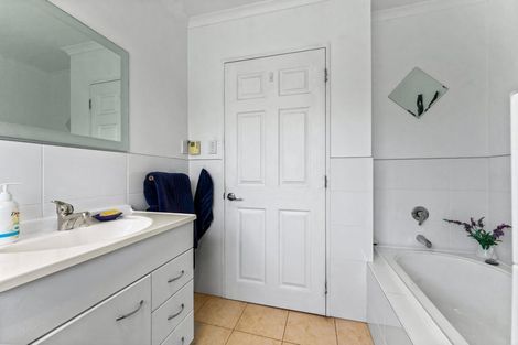 Photo of property in 19 Raabia Close, Parakai, 0830