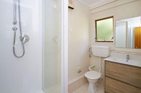 Photo of property in 1/2 Sylvan Avenue, Northcote, Auckland, 0627