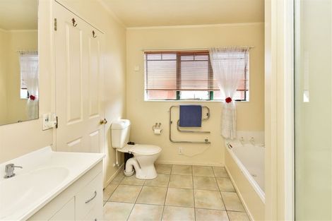 Photo of property in 3a Belleek Close, Weymouth, Auckland, 2103