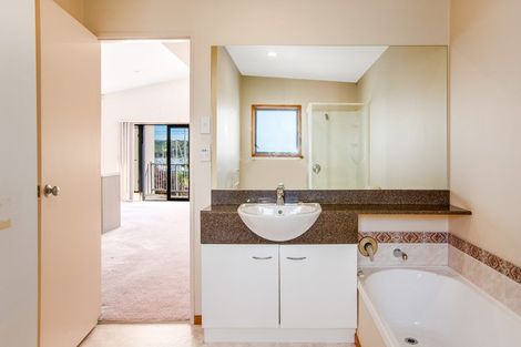 Photo of property in 14 Marina View, Paremata, Porirua, 5026