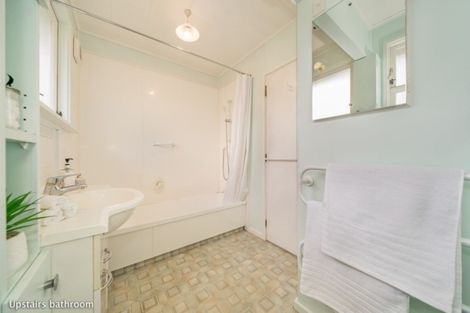 Photo of property in 4a Dowling Grove, Silverstream, Upper Hutt, 5019