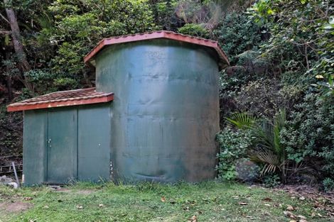 Photo of property in 112 Garden Road, Piha, New Lynn, 0772