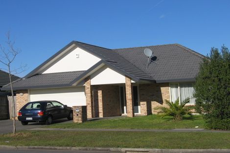 Photo of property in 102 Moyrus Crescent, East Tamaki Heights, Auckland, 2016