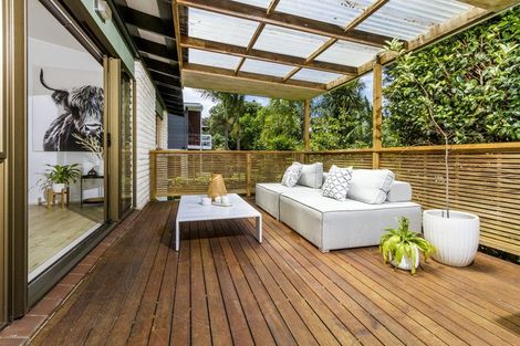 Photo of property in 18 Mappin Place, Chatswood, Auckland, 0626