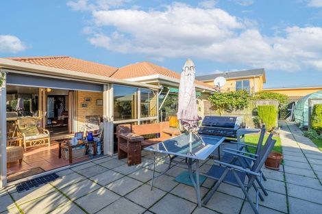 Photo of property in 16 Sutton Place, Dallington, Christchurch, 8061