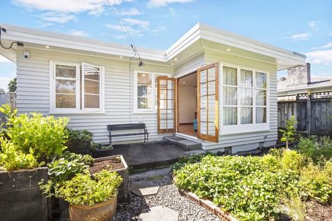 Photo of property in 16 Alexander Road, Raumati Beach, Paraparaumu, 5032
