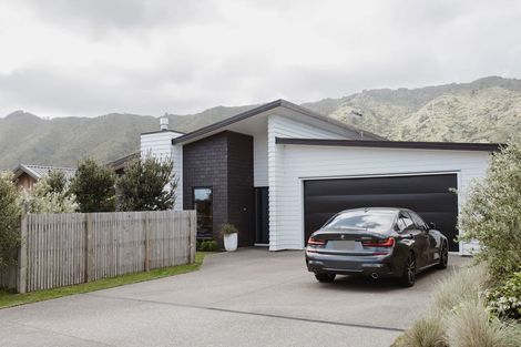 Photo of property in 72 Waipunahau Road, Waikanae, 5036