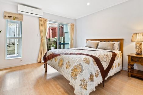 Photo of property in 6 Fernbank Lane, Greenhithe, Auckland, 0632