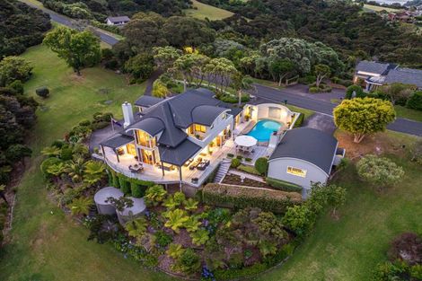 Photo of property in 2 Puriri Place, Sandspit, Warkworth, 0982