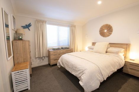 Photo of property in 2 Gregory Grove, Clive, 4102