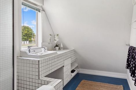 Photo of property in 114 Merivale Lane, Merivale, Christchurch, 8014