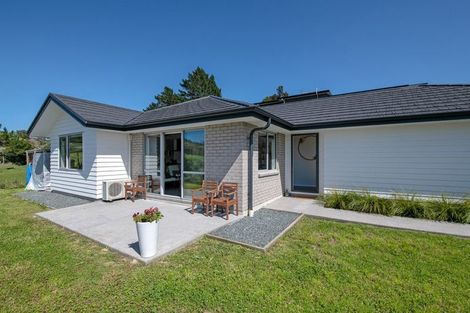 Photo of property in 19 Rauta Way, Helensville, 0800
