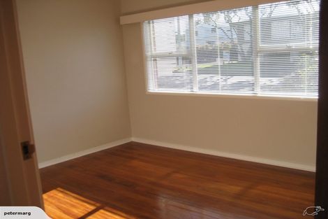Photo of property in 2/33 Castor Bay Road, Castor Bay, Auckland, 0620