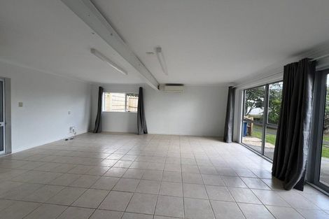Photo of property in 8 Thornbill Rise, Unsworth Heights, Auckland, 0632