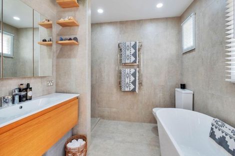 Photo of property in 60 Glen Marine Parade, Glendene, Auckland, 0602