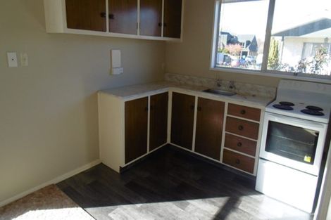 Photo of property in 2/27 Juniper Place, Burnside, Christchurch, 8053