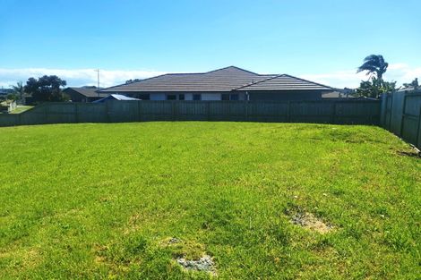 Photo of property in 8 Roto View, One Tree Point, 0118