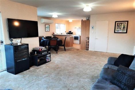 Photo of property in 1/52 Middlepark Road, Sockburn, Christchurch, 8042