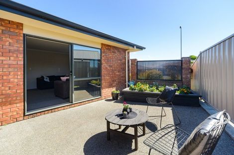 Photo of property in 18 Daniel Place, Kelvin Grove, Palmerston North, 4414