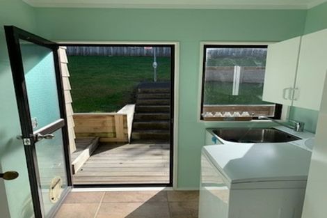 Photo of property in 20 Amery Place, West Harbour, Auckland, 0618