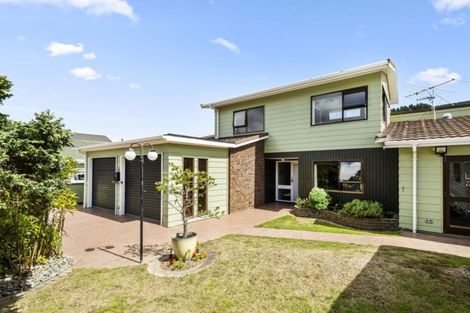 Photo of property in 5 Deveron Place, Tawa, Wellington, 5028