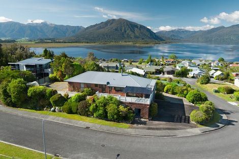 Photo of property in 10 Brownlee Drive, Moana, 7872