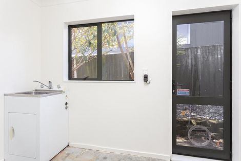 Photo of property in 4 Cliff View Drive, Green Bay, Auckland, 0604