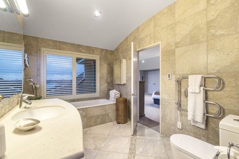 Photo of property in 2 Puriri Place, Sandspit, Warkworth, 0982