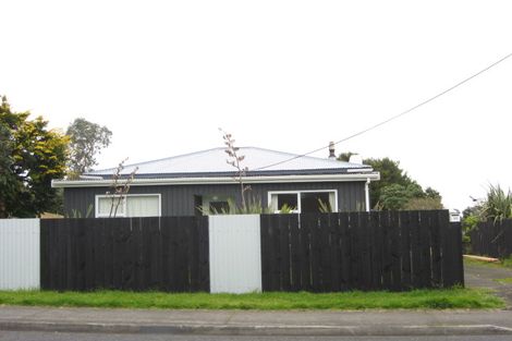 Photo of property in 20 Carthew Street, Okato, 4335