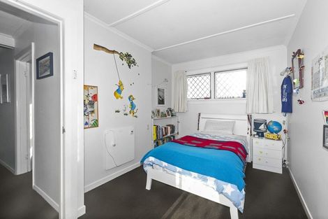 Photo of property in 18 Howard Street, Macandrew Bay, Dunedin, 9014